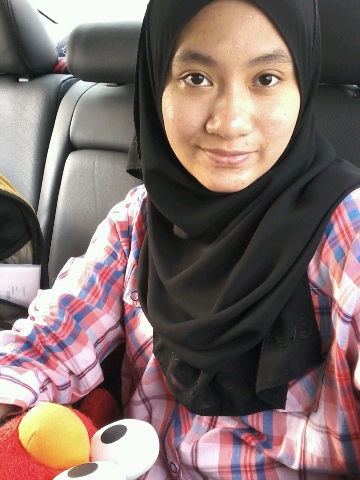 woundedmeera's profile picture. jangan rapat, aku tajam, kau yg terluka nanti