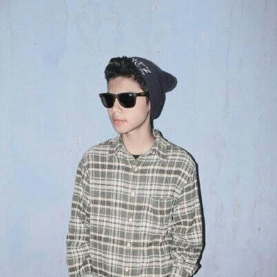 Playboy Nomor 21 di indonesia :v 
Tukang PHP :3 Cowok Paling Alay Foto
http://t.co/SWG0eXe21D