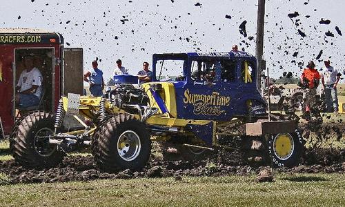 I love Mud Racing and computers.
