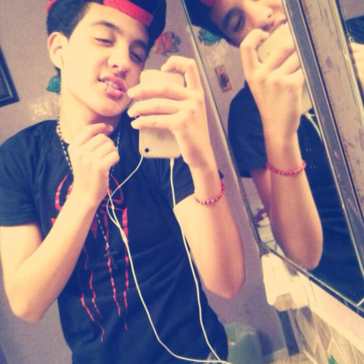 Im bisexual fan of all the ones in bilatin kenw hen i grow up or when i turn old enough to join ima join snapchat: younq_daddycx kik: Rosie_te_ama