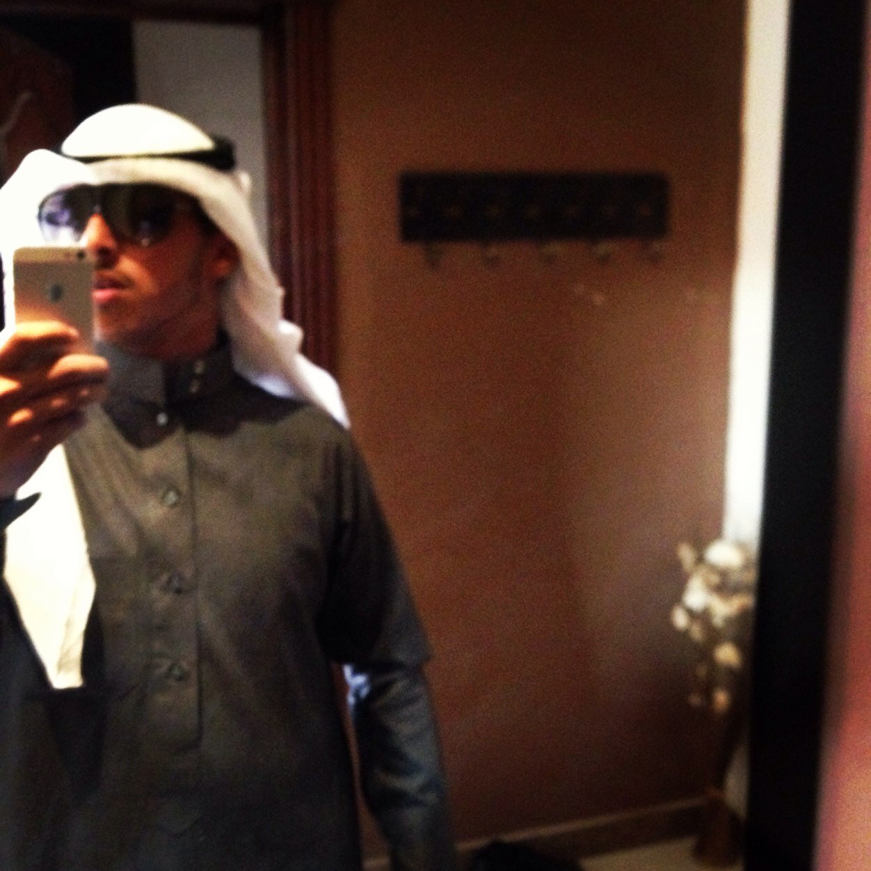 Military student in King Khalid Military College íÇááĺ hurry me that day 08/06/1436(*)