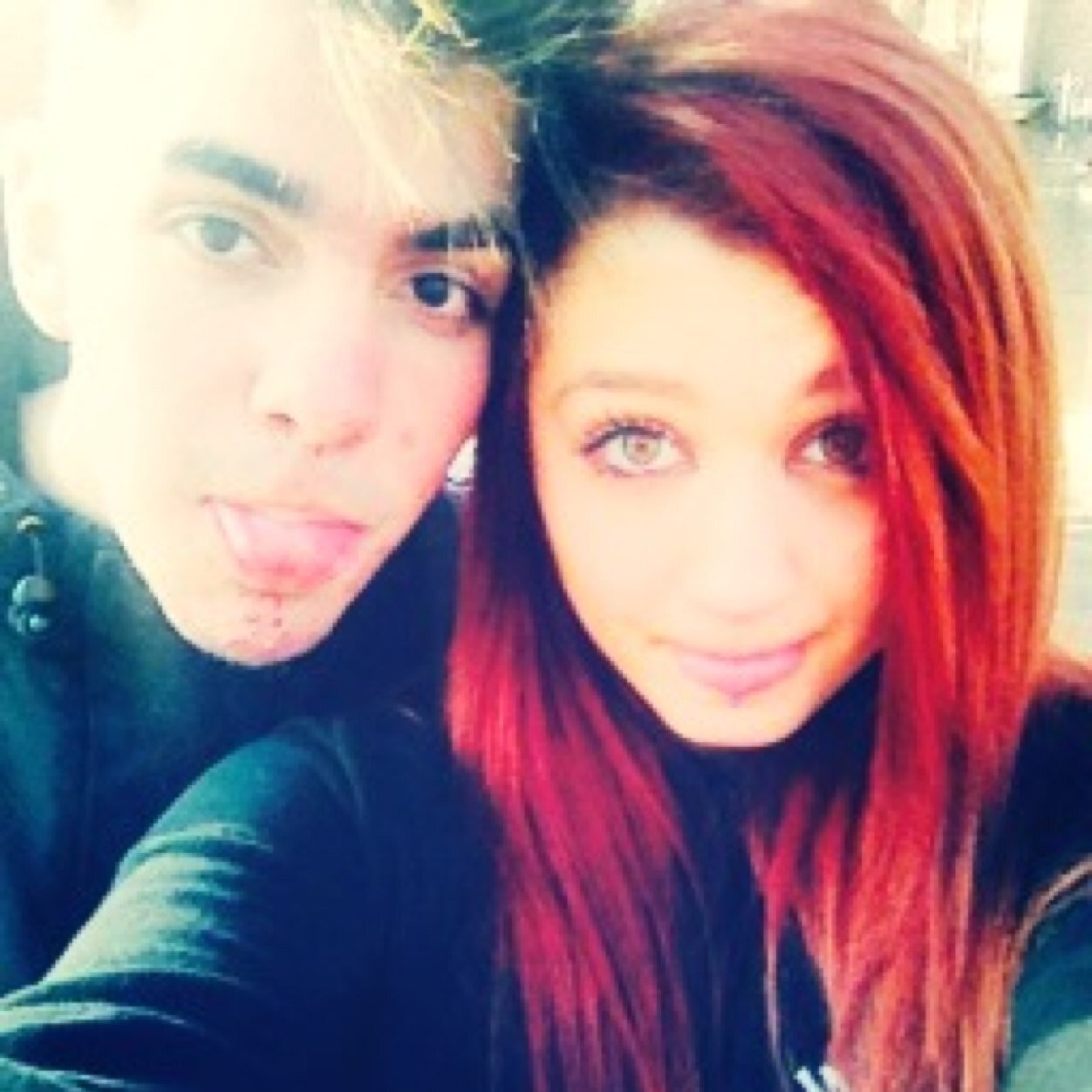 My name is Stella or Sisi.
Make up artist .
Sing and play piano. 
J U S T I N B I E B E R.
Belieber ofc.
Follow and i follow back :)