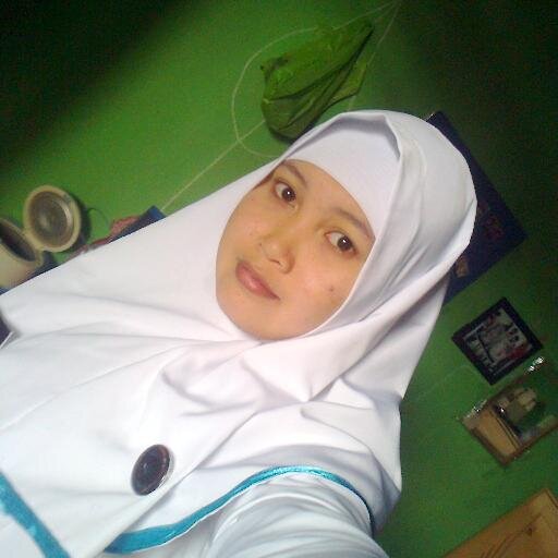 nhiwanthelook's profile picture. 