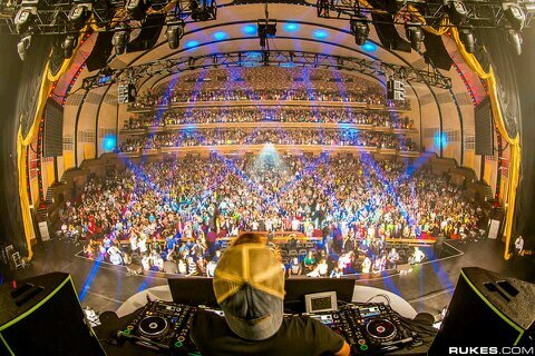 SlowLoading's profile picture. 