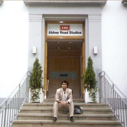 Periodista apasionado por la política, la música, el fútbol, el cine, el teatro, el arte, la literatura...