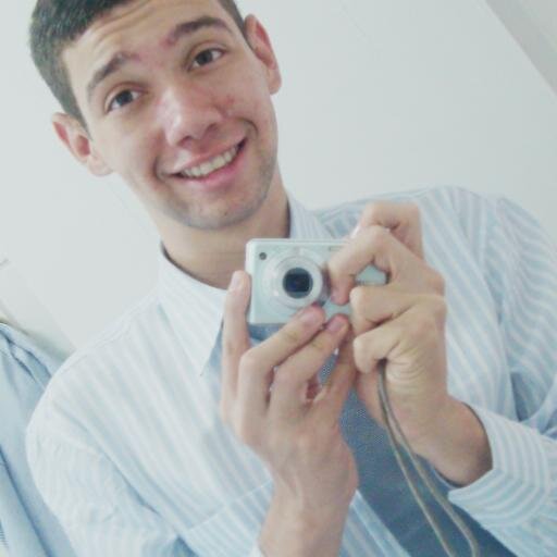 Não mude por ninguém,quem te ama te aceita,não te julga.