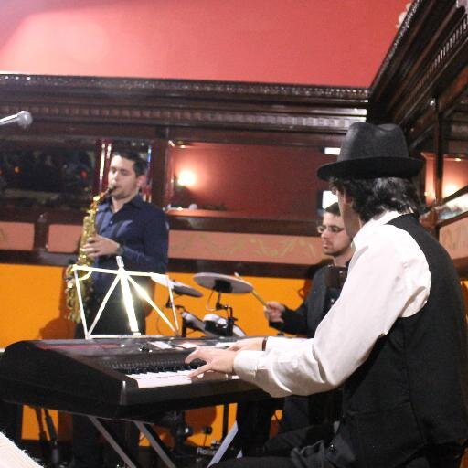 blazzandjues@hotmail.com
. Desde el Jazz hasta el Blues pasando por todo lo demás. Y viceversa.