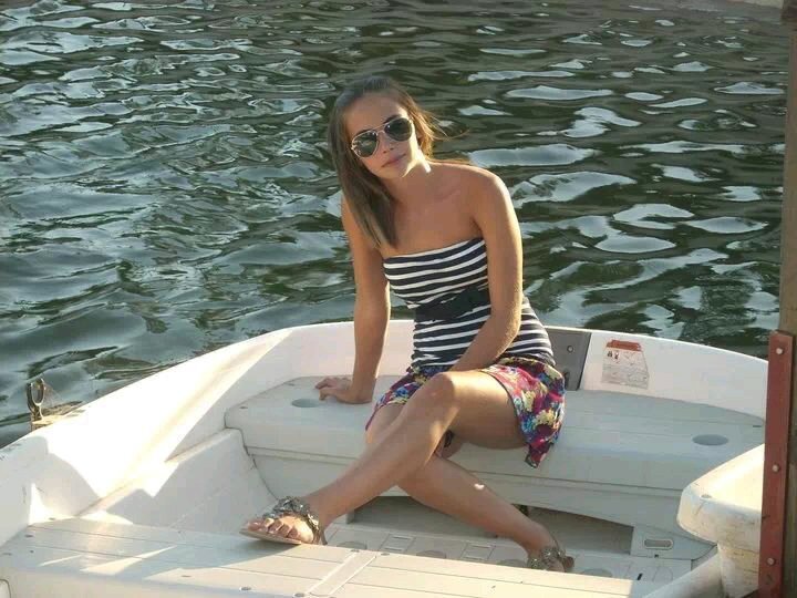 esmirella's profile picture. 