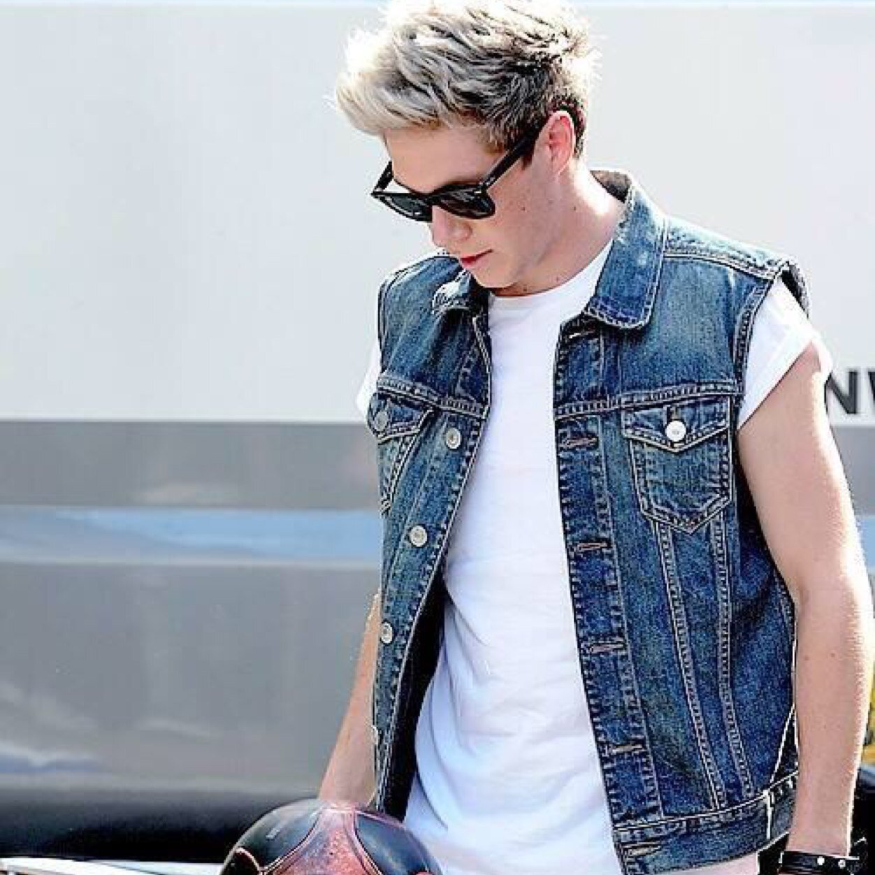 Hiii please follow @Ally_1D_5SOS really need to reach the goal .!!! #DIRECTIONER #5SOSFAM ❤️