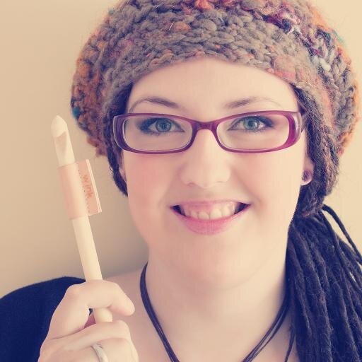 Hi! I'm Marinke but you can call me Wink. I blog several times a week over at http://t.co/foD0zM26FX where I share my love for crochet & color, and more!