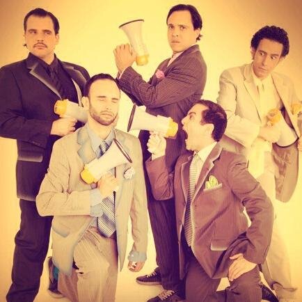 Grupo Vocal de deboches, performances e experimentações sonoras.
