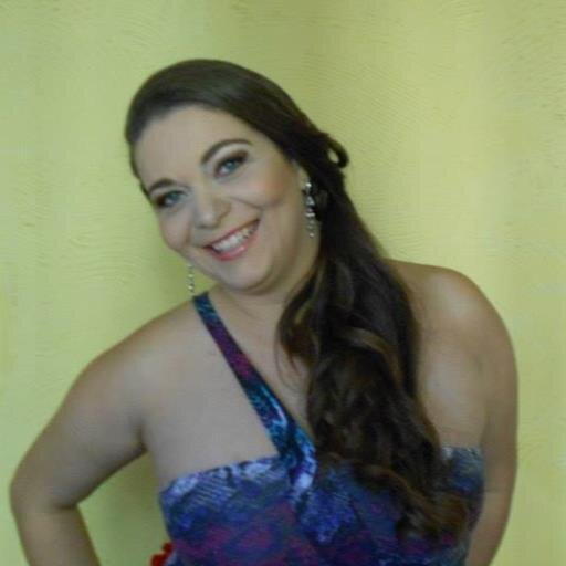 Sou uma pessoa alegre,te bem com a vida, que AMA a vida...Amo minha FAMILIA .Agradeço a DEUS todos os dias por tudo que ele permite em minha vida .