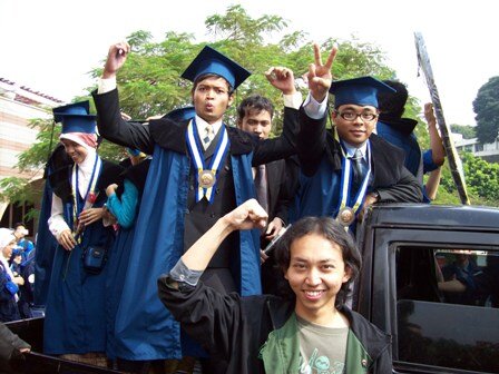 Ungkapkan apa saja yang ada dalam lubuk hatimu, semakin sakit rasanya jika terus dipendam, mari berbagi tentang cerita di hati