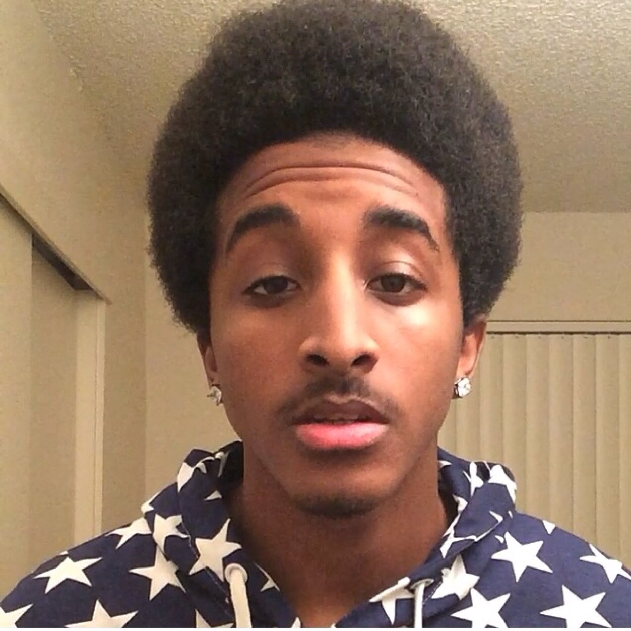 Follow my IG @izzyaintshxt__ #RichCity (Dnt reeli get Twitter so bare wimme lol)