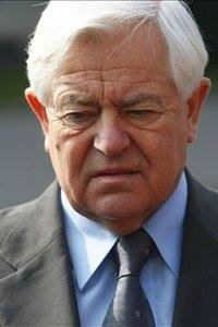 KucanjeKriv's profile picture. Milan Kučan je sinonim za neuspelo tranzicijo, zločin, komunizem, totalitarizem, kršitve človekovih pravic in temeljnih svoboščin. Tvita Plavi.