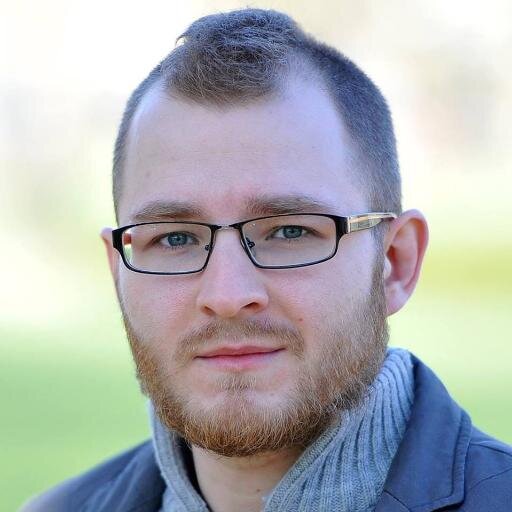 IT Project Manager, e-commerce consultant, Magento-certified specialist. Formerly a foreign affair journalist.