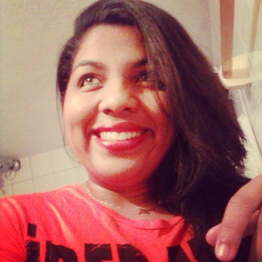 ''Toda forma de amor,vale a pena amar!''
Atriz,jornalista,dançarina,advogada,cantora......tudo que vc imaginar !Sou uma LadyGaga do Sertão né?rsss