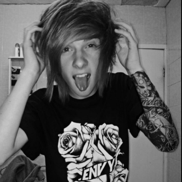 Hey, I'm Demons. Yes, thats actually my name. No, I'm not a Demon. I like creepy and strange things. It basically tells me who I am. I'm single. Pansexual. [rp]