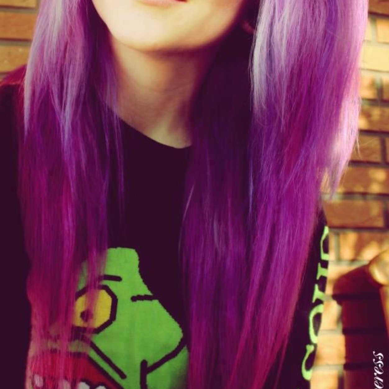 Just a girl sharing her views on the world*bands**outside**the guy im inlove eith but cant date*