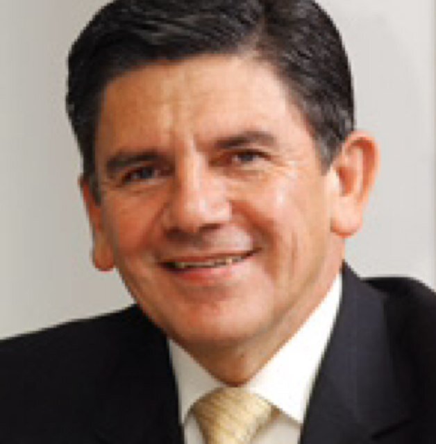 General (RA) Abogado U. Andes, Derecho Inter. Diplomacia U. Tadeo Lozano, especializado en la Sorbona y Complutense, administración Negocios Sergio Arboleda.
