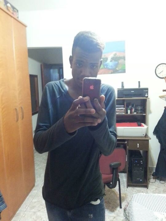 amor anda de longboard adoro comer pizza gosto de sair com os amigos so um cara calma *--* e sempre estu feliz