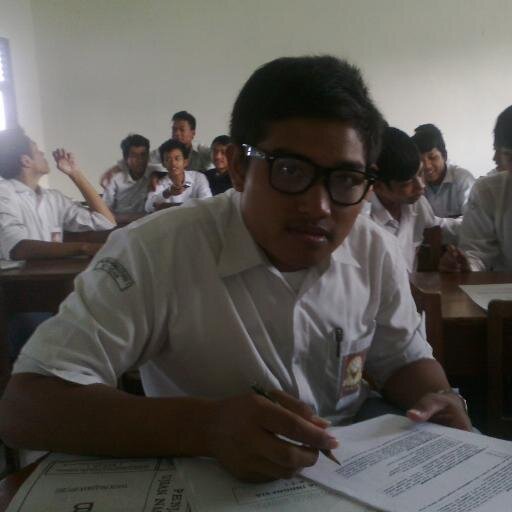 .jatuh cinta hanya butuh waktu tidak kurang dari 5 menit, akan tetapi membangun cinta butuh waktu yang sangat lama, agar ttap utuh tuk slama2nya.