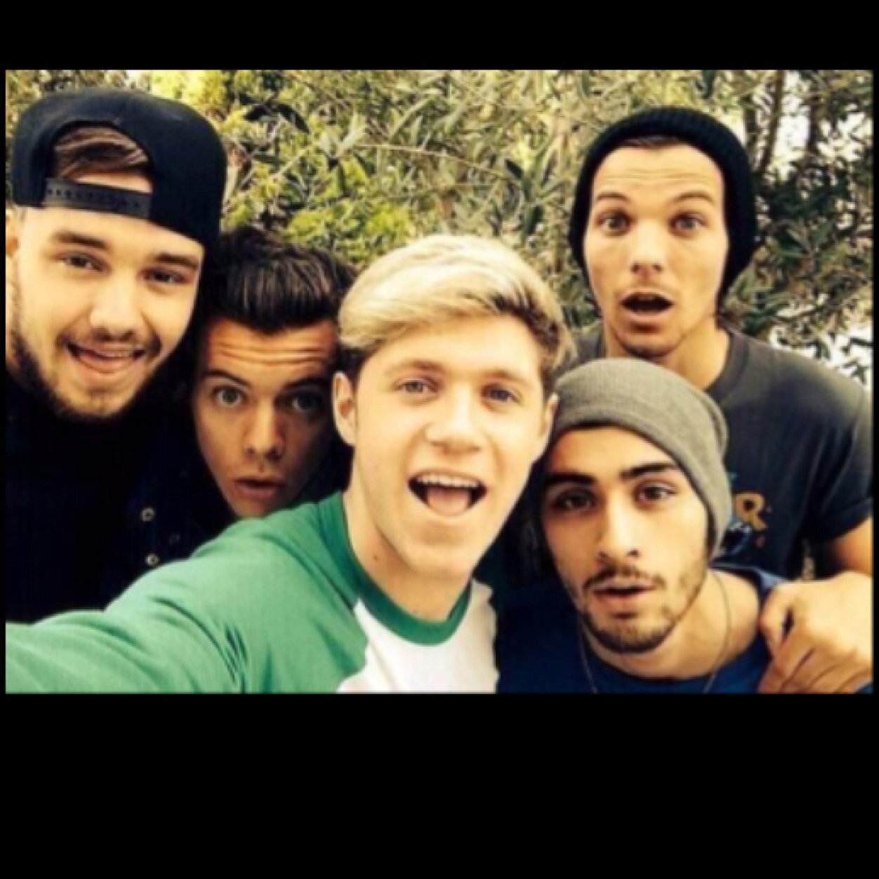 One Direction is perfect...They dont know i exist /,\..Larry shipper /0\!!! 5 boys stole my heart...5 weird and normal boys 5sos & Janoskians