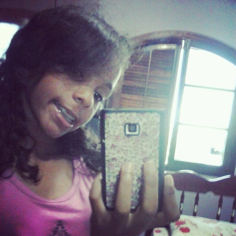Moro em Narnia ~ LÁLA :33 Paçoca,brigadeiro  é life *-* , Sou feia porém legal :3  :33 panda S2 Iuri S2 
 Os fracos desistem , os fortes vão até o fim ;) #:0 †