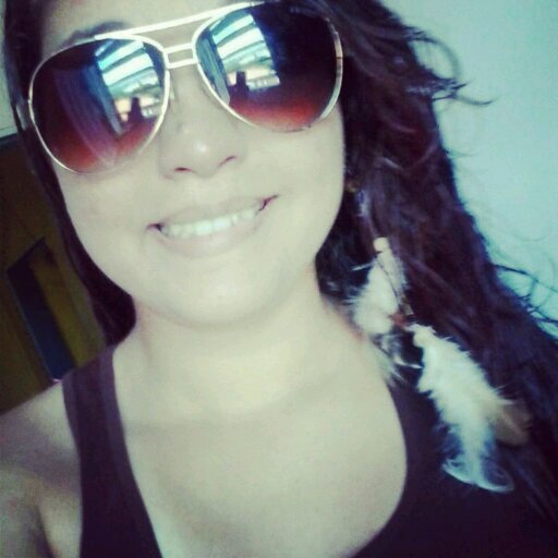 Sou a alegria de quem me ama, a tristeza de quem me odeia, e a ocupação de quem me inveja .!