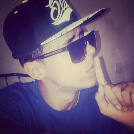so quero ser um bom amigo chato,idiota e divertido haha saco neh...