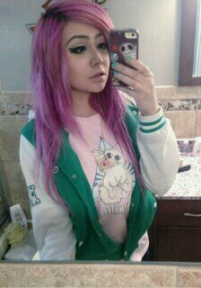 Yo. Youtuber. Singer. Straight forward.. Only sometimes or when pissed. Single. [RP/FL]