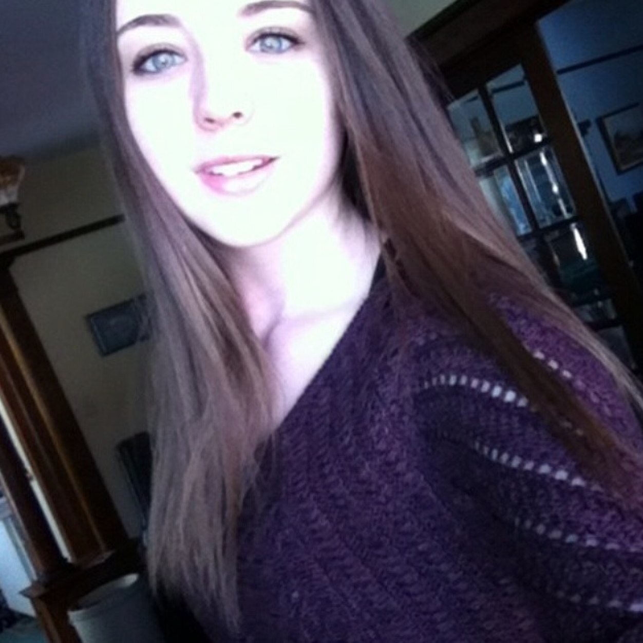 emmapurvis_17's profile picture. Legs