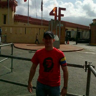 Licenciado en Administración,Revolucionario,Chavista,Bolivariano y Antimperialista.