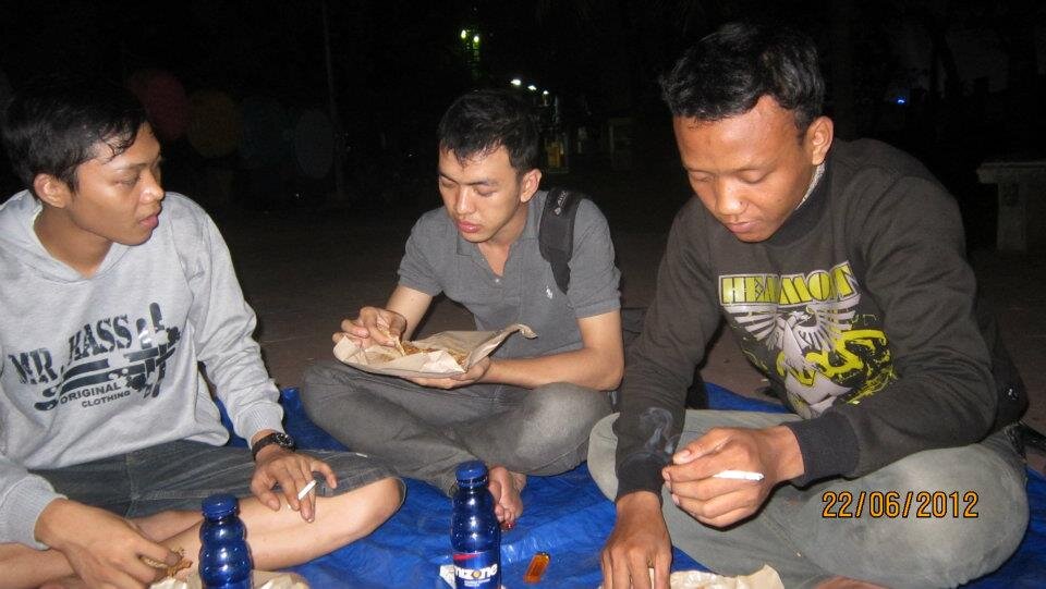 thursday,12 april  ||Positif thinking,sayang pacar,sayang keluarga,Pekerja keras,pantang menyerah,Bersyukur Alhamdulillah||Technical di KALAM PRO MEDIATAMA