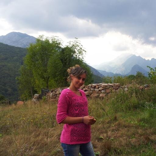 divertida y muy amorosa,me gustan los paisajes.