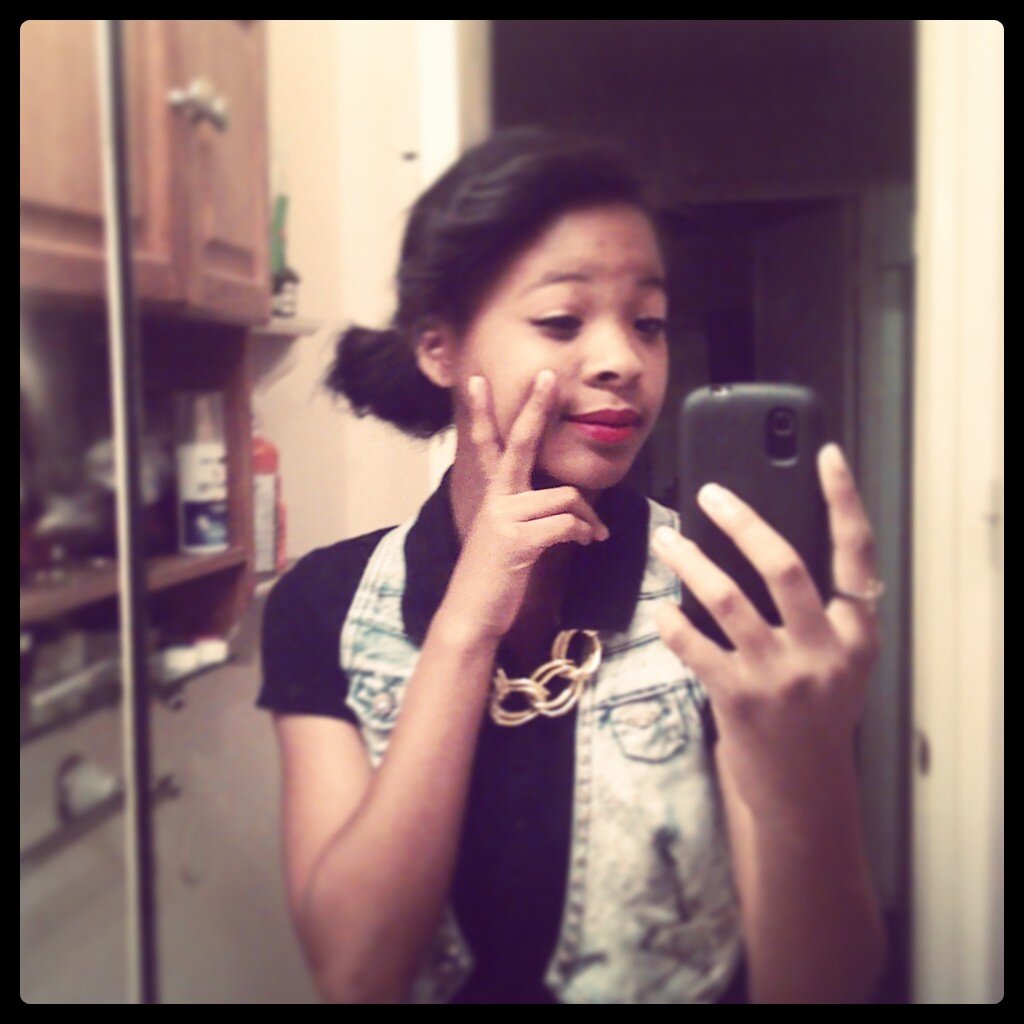 AyeItsNelliie's profile picture. 