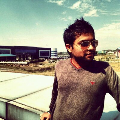 Graphic and Web Designer ...  Music lover.. Loves to do creative things n interacting with new people.