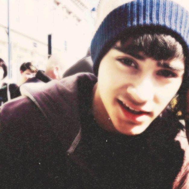 hey I am zayn I am a badass single rp gay
