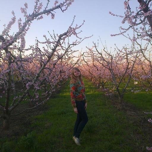 16. Cantante y Escritora. 
Fui creada para demostrarle al mundo de qué soy capaz. La gente me odia por lo que soy, yo ni les conozco. Confía en tu talento.