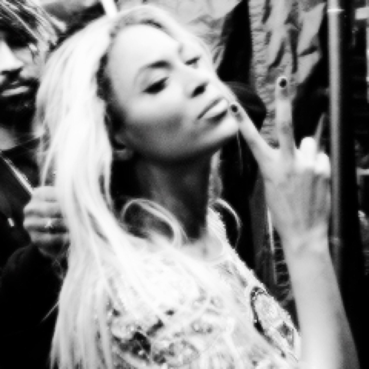 queen b.