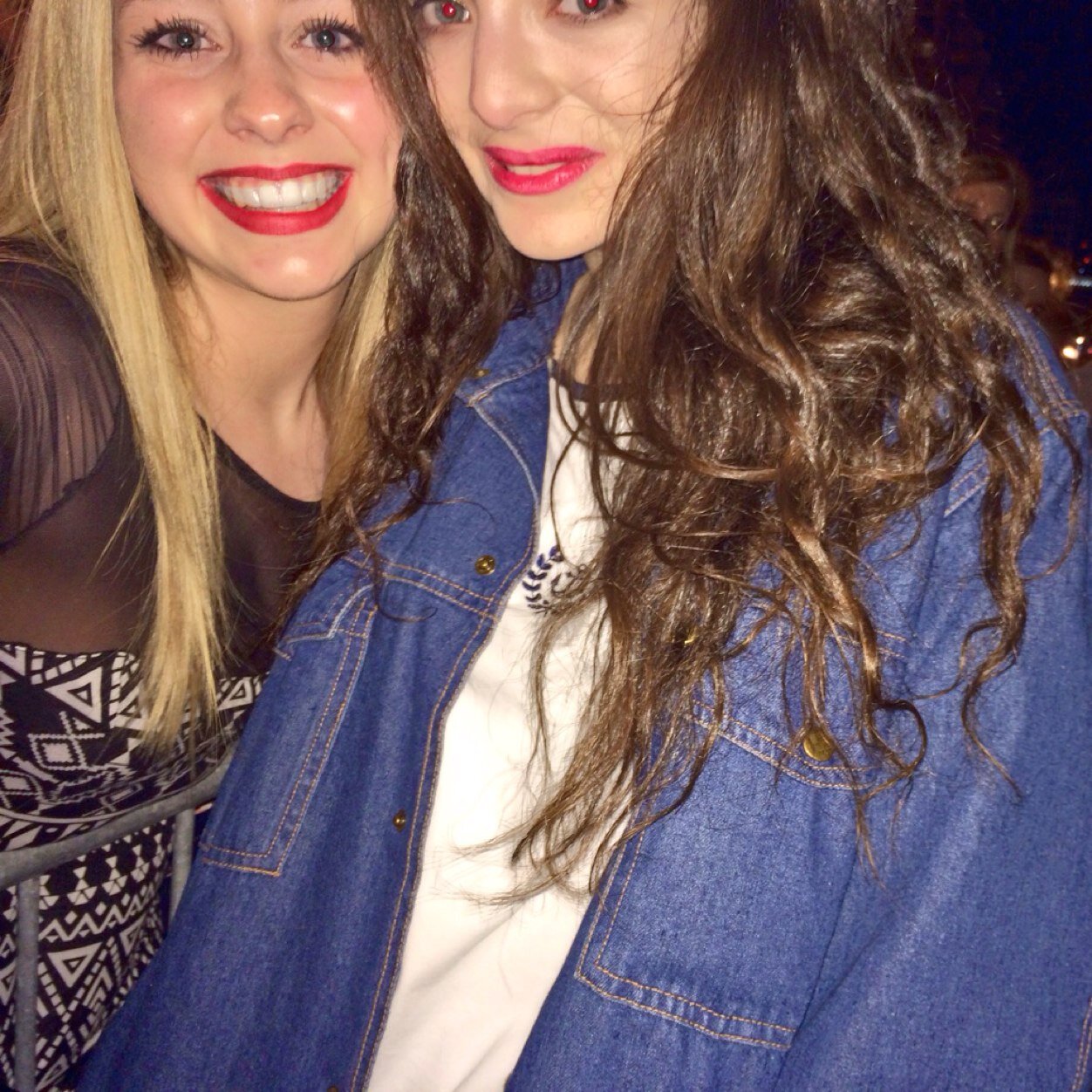 Lorde Fans / Lorde Updates Fans On New Music Paper Lorde