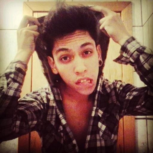 Viva a vibe de cada dia com um sorriso no rosto ☮ .