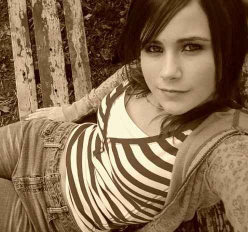 Ashleywillis1's profile picture. I am Ashley Willis, im from Kentucky.. And no, not all of us from here are complete idiots. just me! n_n.. im 16 & love to have fun and chat.. soo talk?!! :D