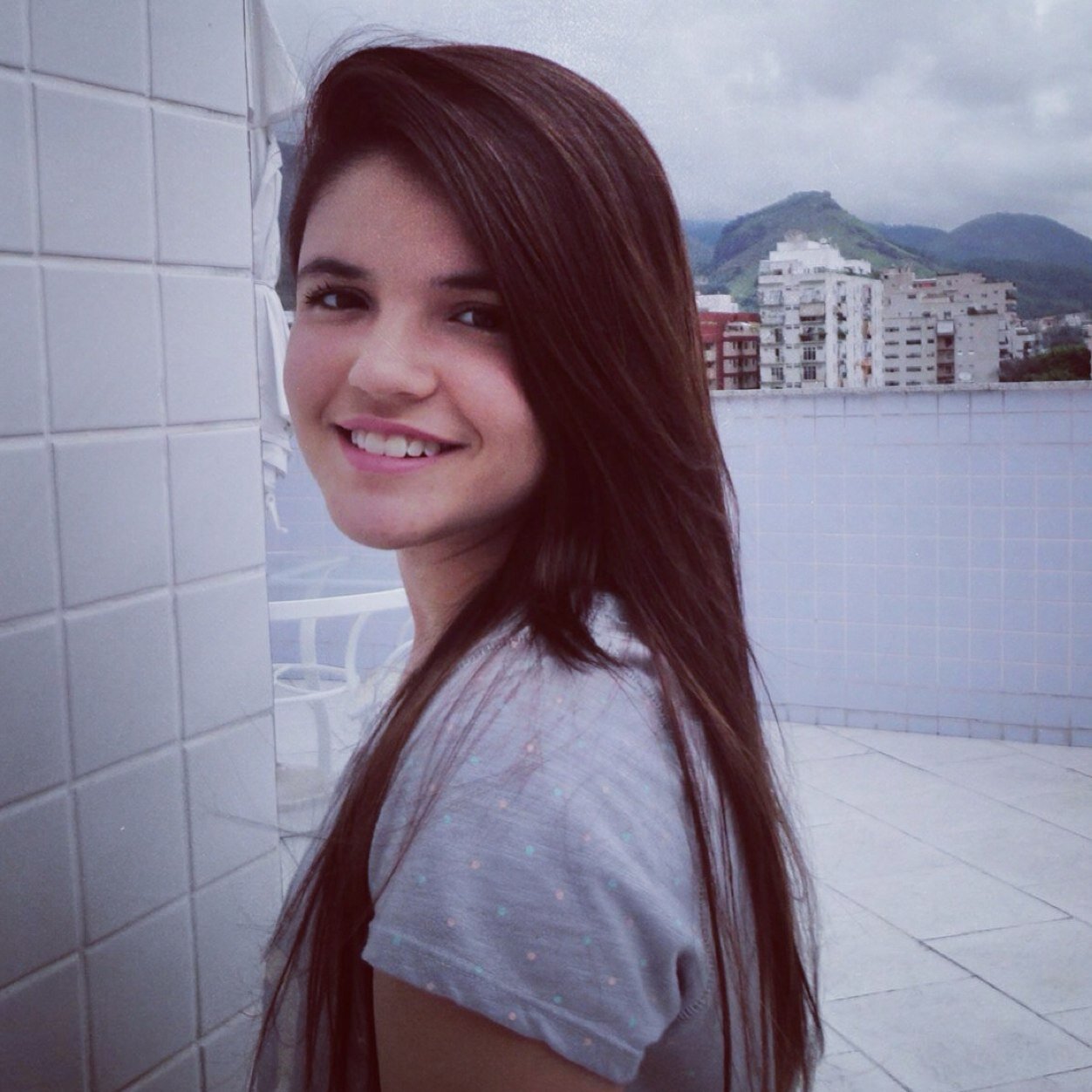 Quem eu sou? Eu sou para cada pessoa aquilo que ela acha que eu sou, mas o que para mim importa é o que estou a procura de ser e isso eu ainda não sou.