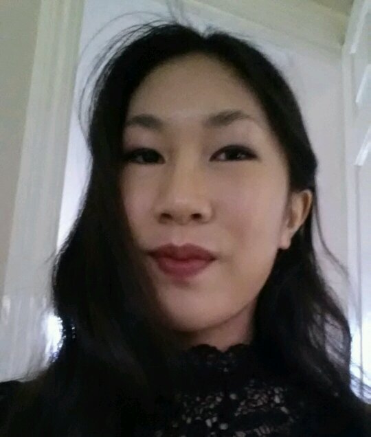 Blogger, costume student and just generally a lover of clothes!