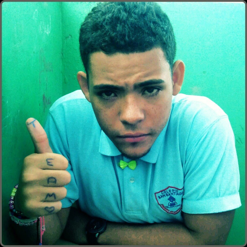 OғғιcιαlTωittєr↑ 
 #Dσмιηιcαησ'#VoceameStanly #BitchesLoveme 100%Humildee Criitica Mi Vida cuando la tuya sea un ejemplo #SwagOn
