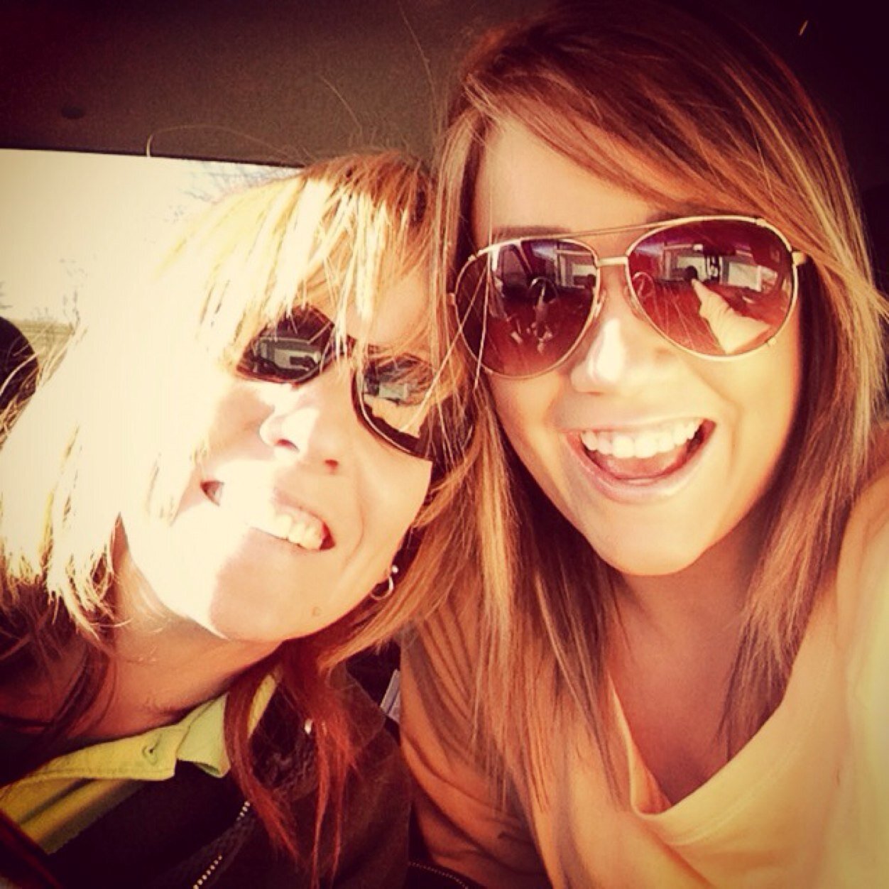Hairstylist.Makeup Artist.Traveler.Daughter.Sister. LOVE for hair, clothes, and all things fashion.