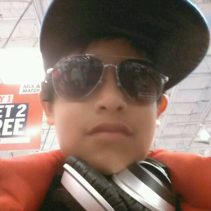 e3e3cadc431a423's profile picture. 