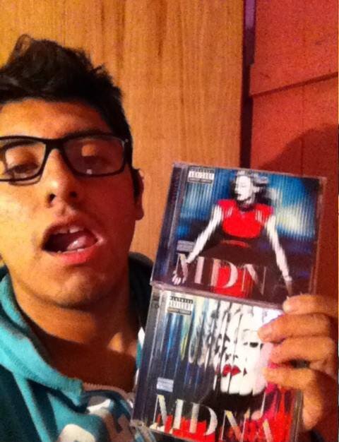 FAN DE MADONNA, PROFESOR DE PRIMARIA INDÍGENA, APASIONADO A MI TRABAJO, AMANTE DE LA MÚSICA. LLEVO MI VIDA LEJOS DE LAS REGLAS SOCIALES, POR QUE SOY YO.