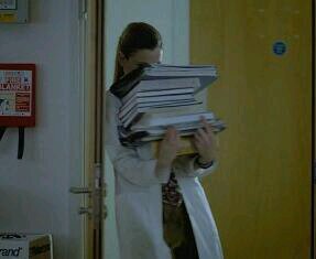 MollyHooper_bot's profile picture. 안녕하세요? 몰리 후퍼에요. 현재 의대에 진학중인 20대고요. 호..홈즈씨가 트위터를 하신다기에...아, 아뇨! 절대 다른뜻은 없어요! 진짜에요...캐붕이 심할수도 있고요, 말 더듬는거 이해해주세요. 워, 워낙 말머리가 없어서...